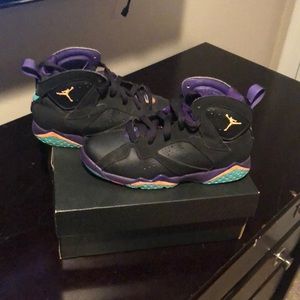 Black and purple // rainbow young Jordans // hood condition lightly worn